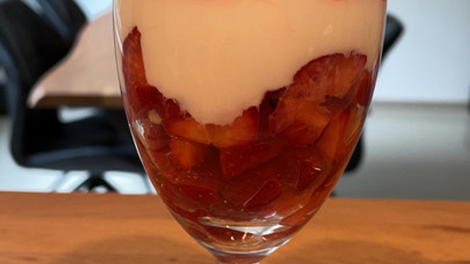 Früchte Nachtisch mit Joghurt und Sahne von DasLenchen88 Früchte Nachtisch mit Joghurt und Sahne von DasLenchen88