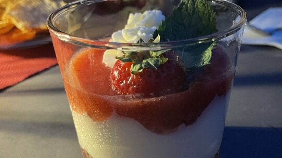 Früchte Nachtisch mit Joghurt und Sahne von DasLenchen88