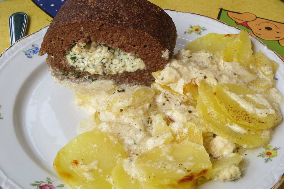 Hackbraten mit Kräuter - Feta Füllung