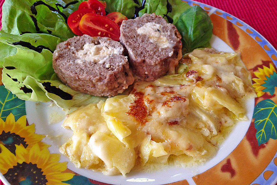 Hackbraten mit Kräuter - Feta Füllung