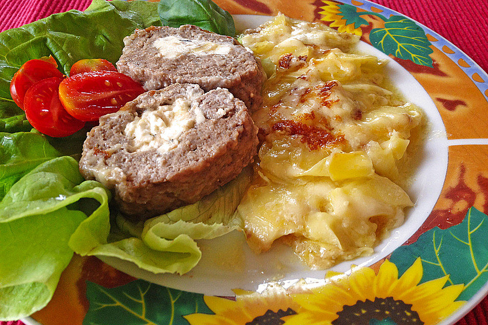 Hackbraten mit Kräuter - Feta Füllung