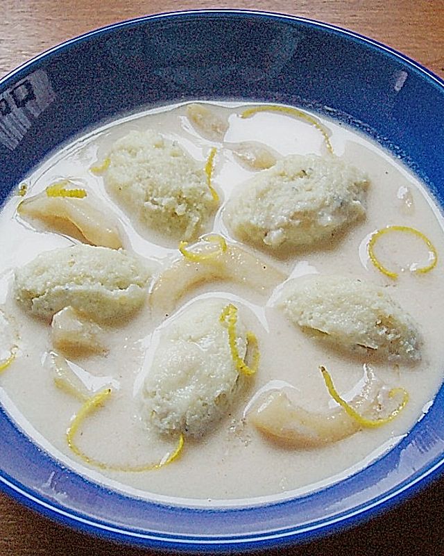 Joghurt - Birnensuppe mit Käseklößchen