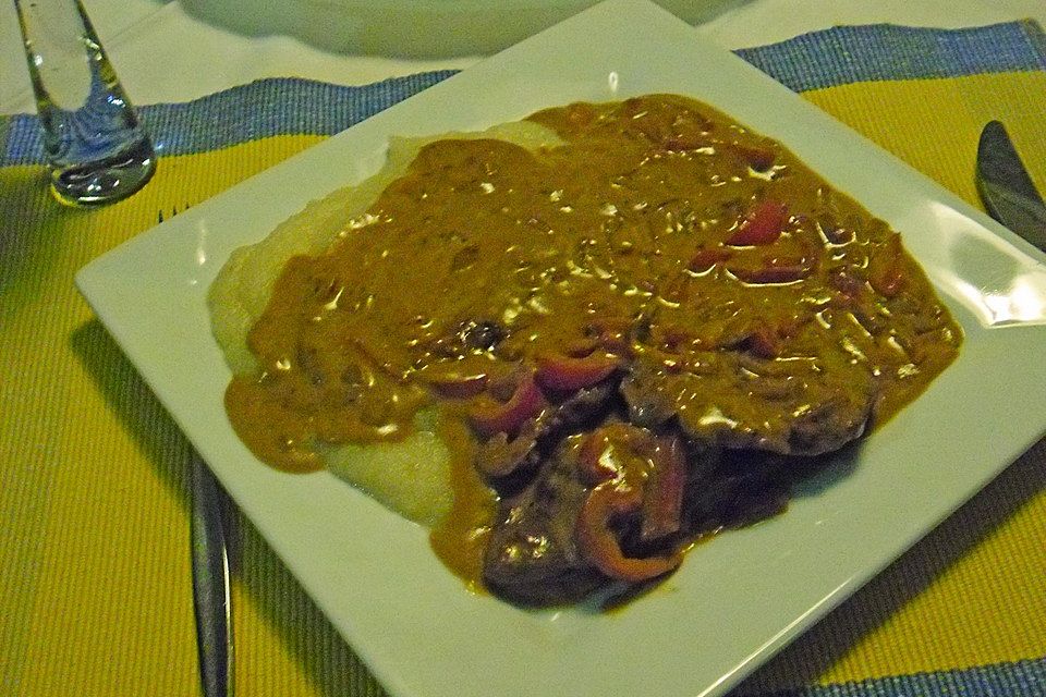 Kalbsschnitzel in Paprikasauce