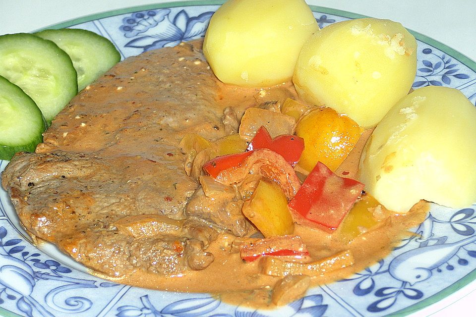 Kalbsschnitzel in Paprikasauce