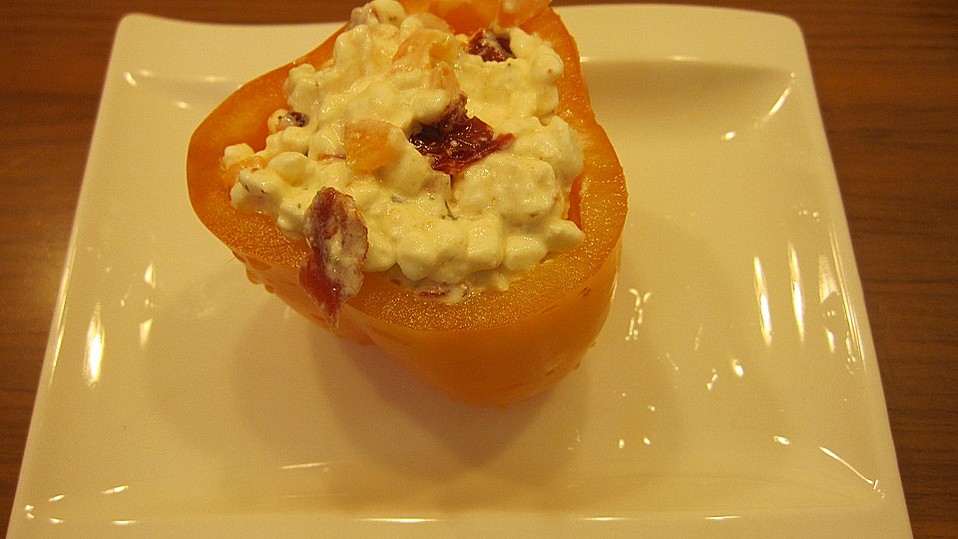 Gefüllte Paprika mit körnigem Frischkäse von Annikaz Gefüllte Paprika mit körnigem Frischkäse von Annikaz