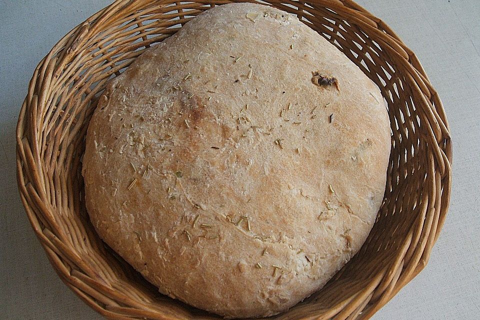 Fladenbrot italienische Art mit getrockneten Tomaten oder Oliven