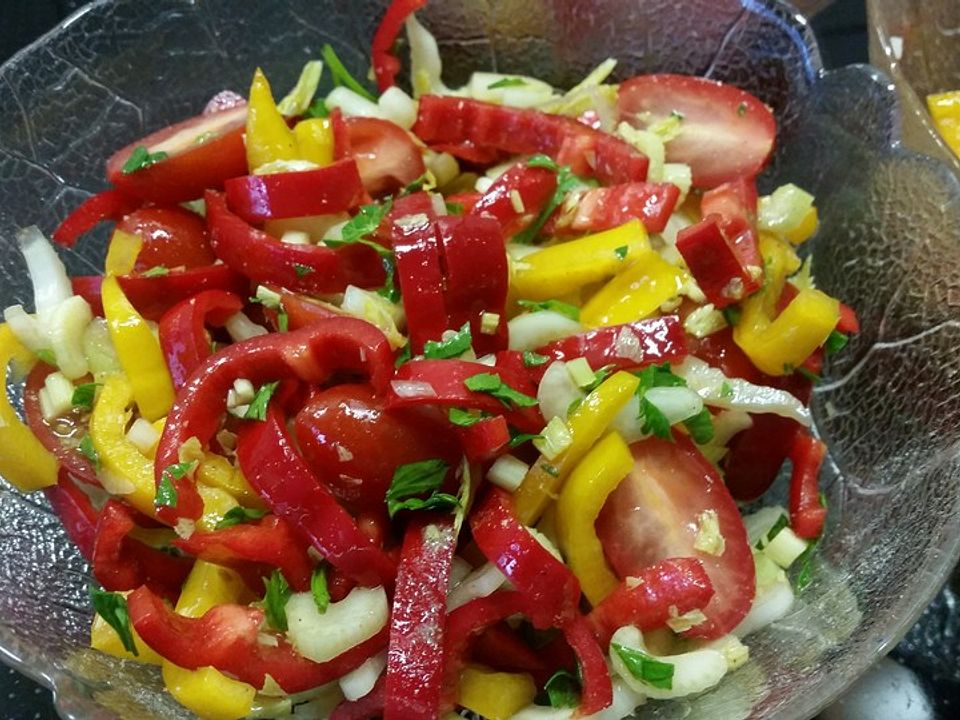 Tomaten - Paprika Salat von dieter1954 | Chefkoch