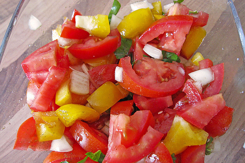 Tomaten - Paprika Salat