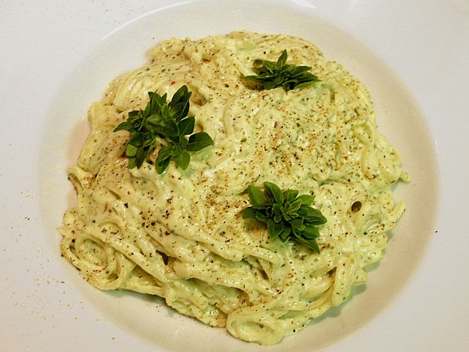 Käse - Basilikum Pesto mit Spinatnudeln von pro-vit| Chefkoch