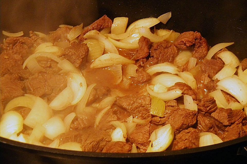 Zwiebelgulasch