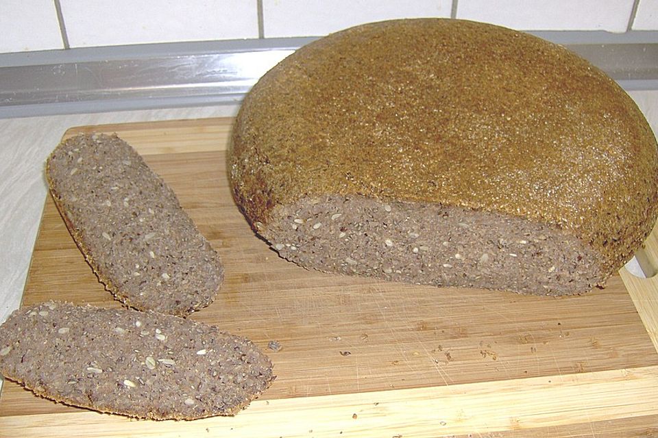 Einfaches Sauerteigvollkornbrot, groß