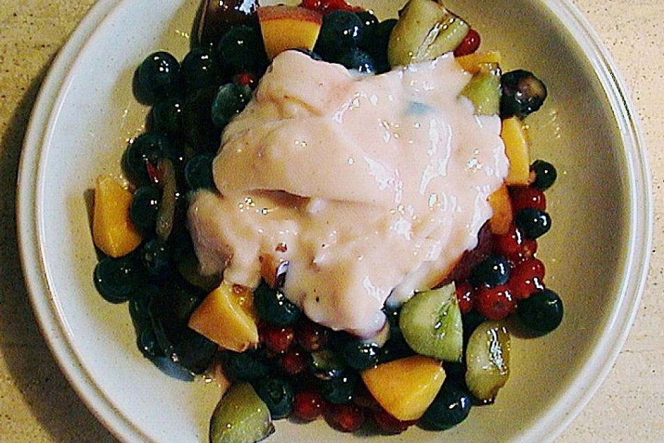 Obstsalat mit Vanille - Joghurt Sauce