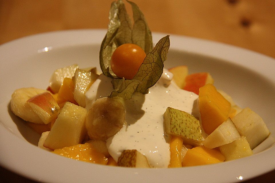 Obstsalat mit Vanille - Joghurt Sauce