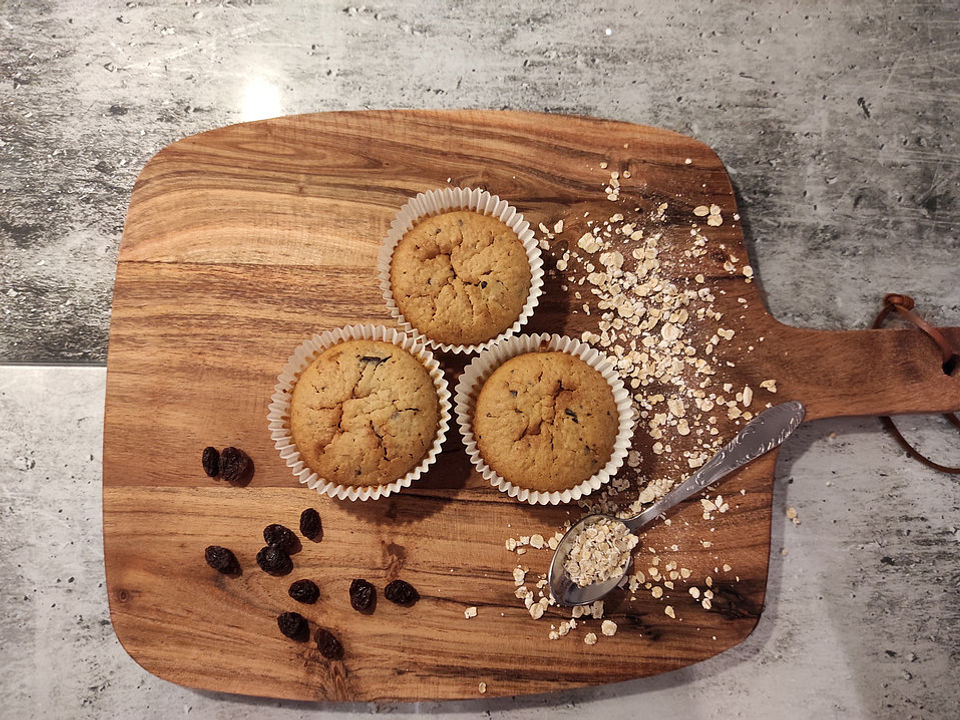 Haferflocken Muffins mit Rosinen von Bezwinger| Chefkoch