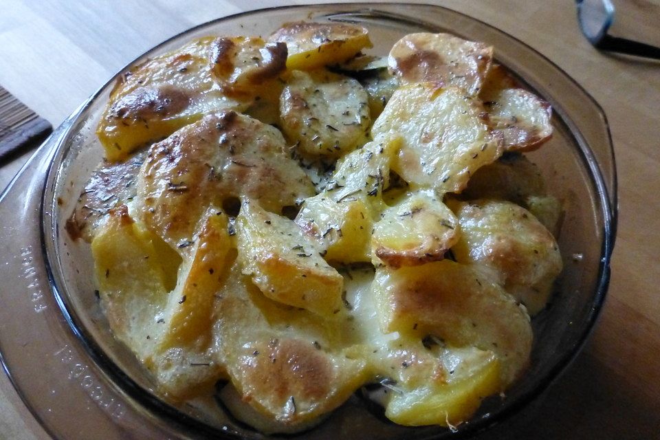 Kartoffelauflauf mit Kräutern und Knoblauch