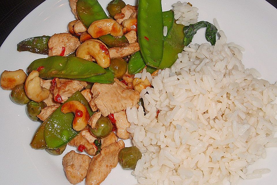 Chili - Huhn mit Thai - Basilikum und Cashews