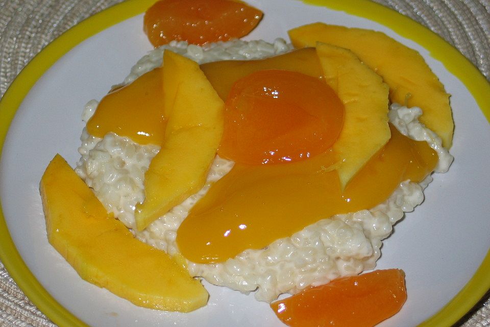 Kokosreis mit Mango und Aprikosen