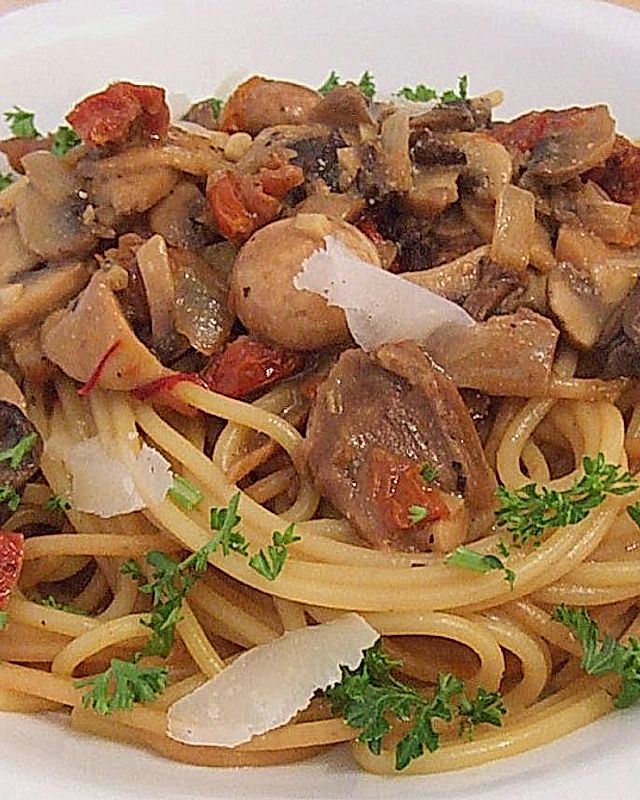 Safranspaghetti mit Pilzen
