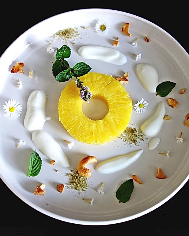 Leichtes Ananas - Dessert mit Joghurt