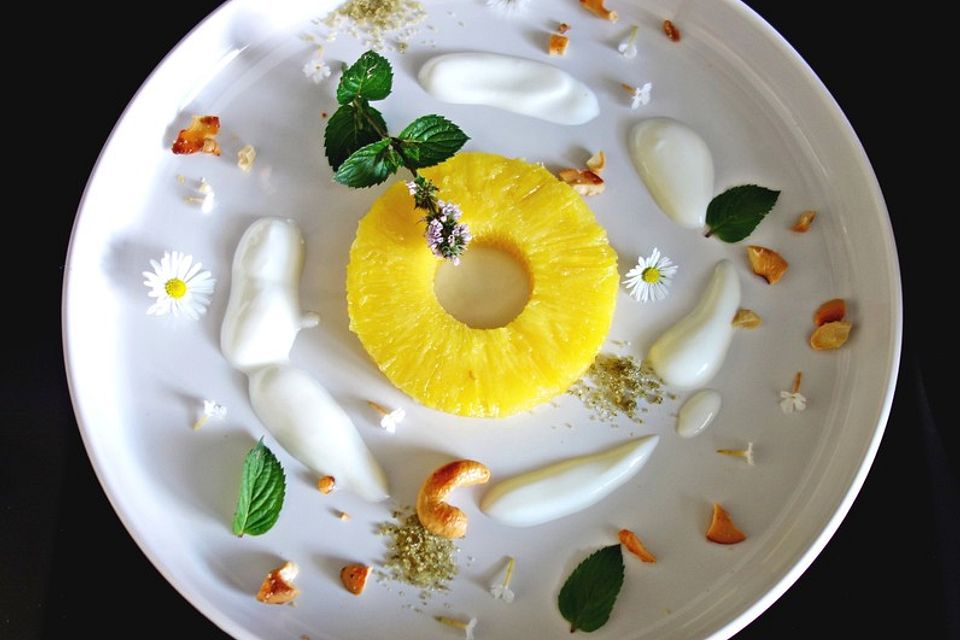 Leichtes Ananas - Dessert mit Joghurt