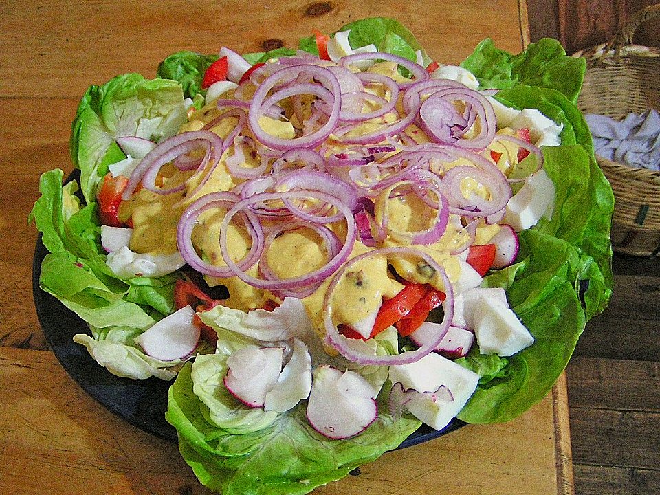 Salatplatte mit Kräutersoße von Yvi65| Chefkoch