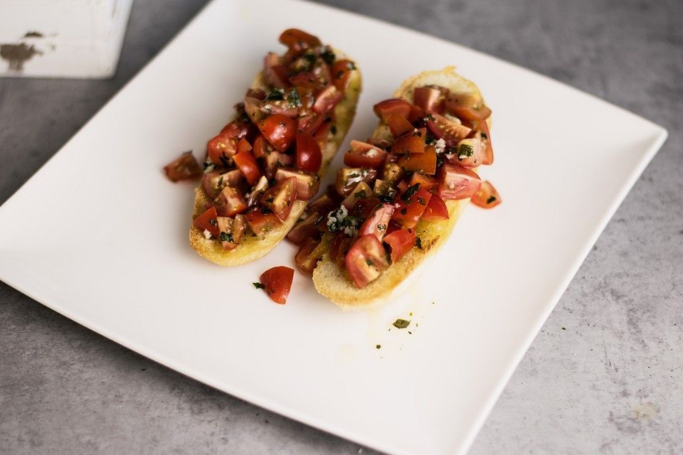 Bruschetta mit kalten Tomaten