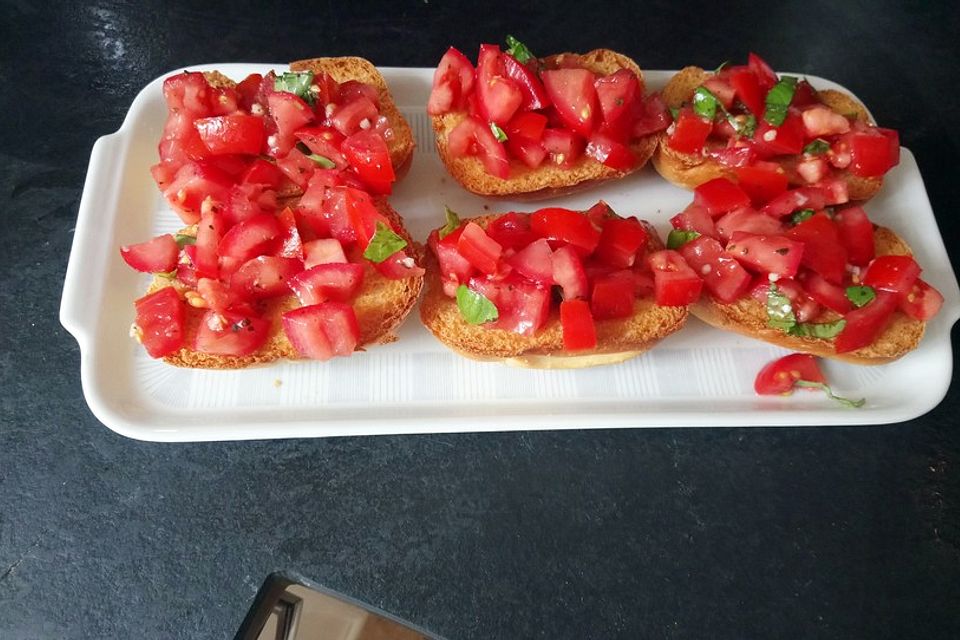 Bruschetta mit kalten Tomaten