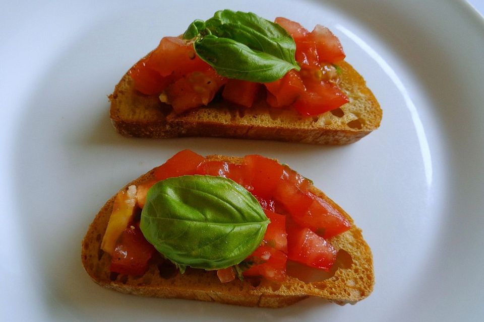 Bruschetta mit kalten Tomaten