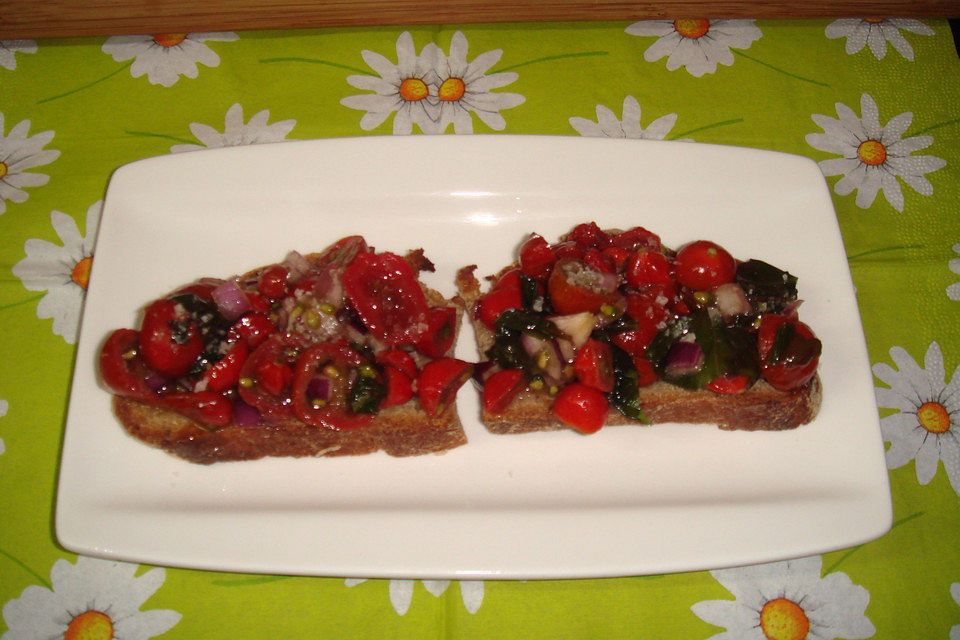 Bruschetta mit kalten Tomaten