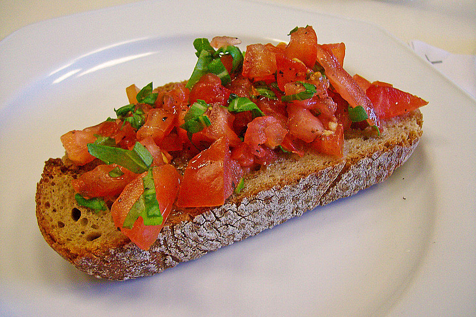 Bruschetta mit kalten Tomaten