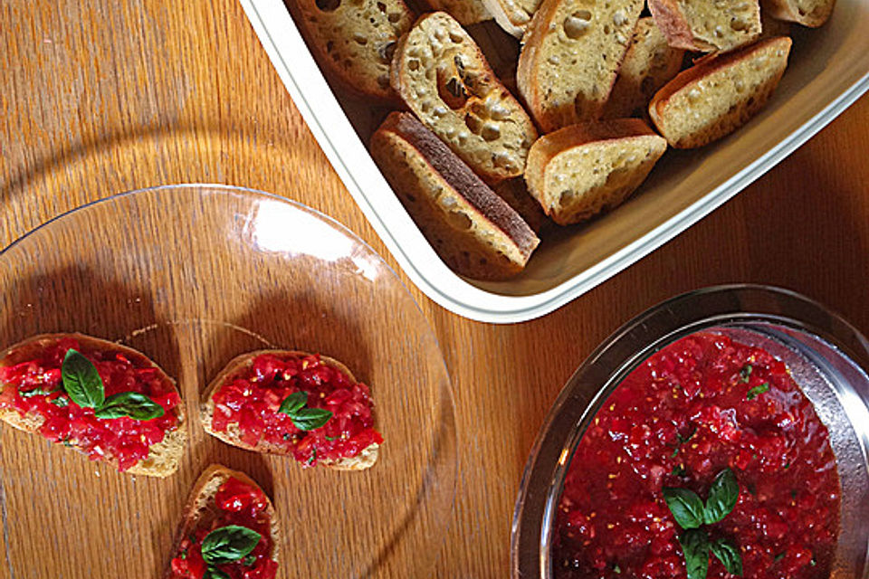 Bruschetta mit kalten Tomaten