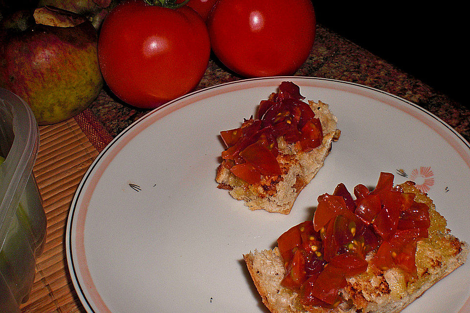 Bruschetta mit kalten Tomaten