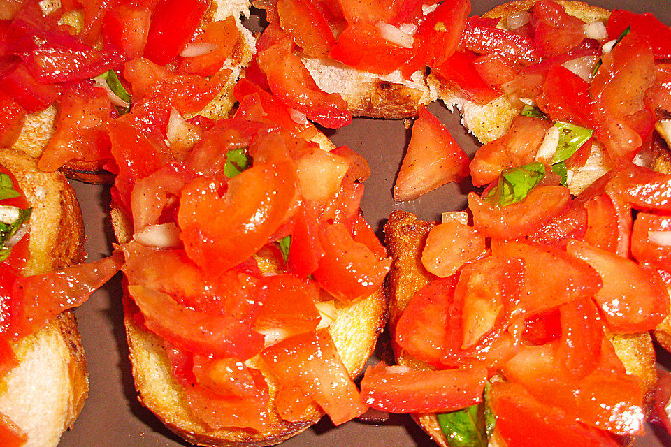 Bruschetta mit kalten Tomaten