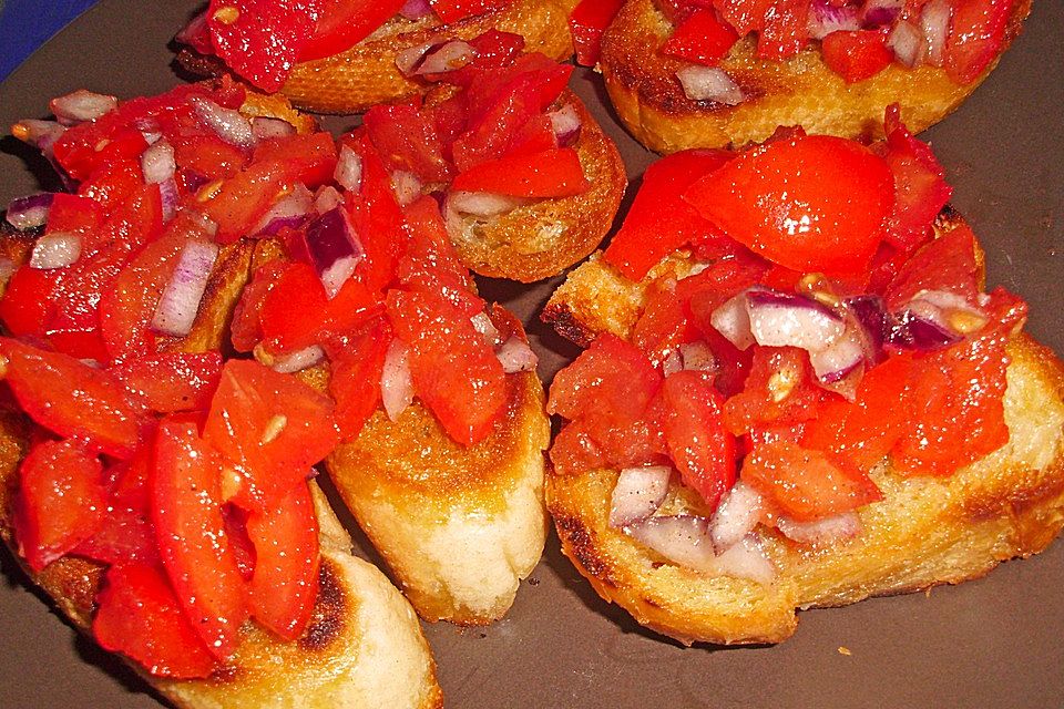 Bruschetta mit kalten Tomaten