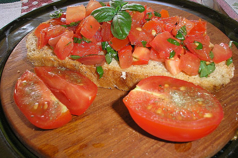 Bruschetta mit kalten Tomaten