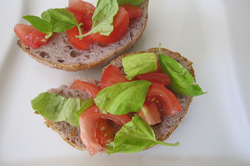 Bruschetta mit kalten Tomaten