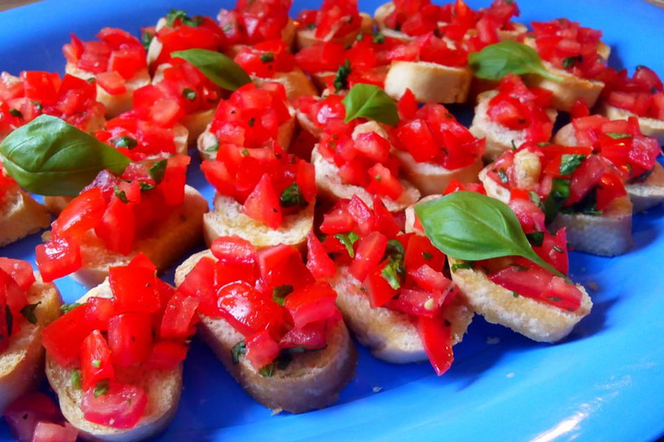 Bruschetta mit kalten Tomaten