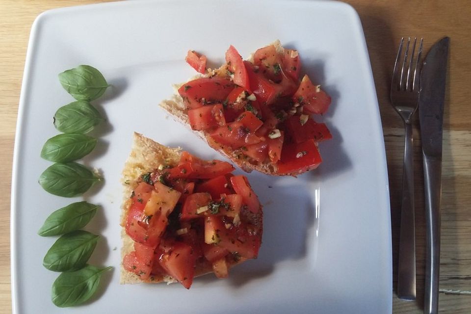 Bruschetta mit kalten Tomaten