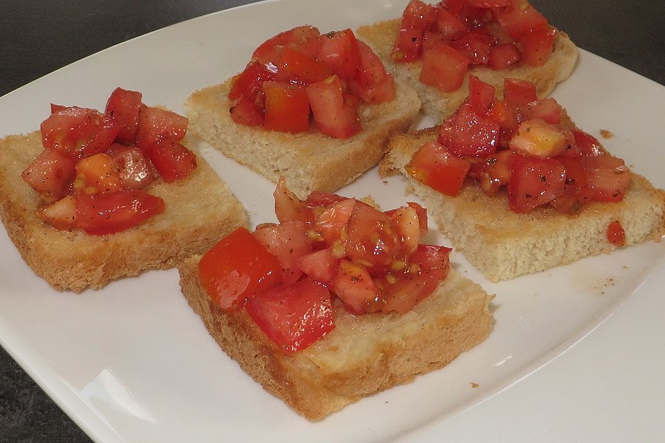 Bruschetta mit kalten Tomaten