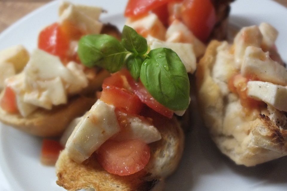 Bruschetta mit kalten Tomaten