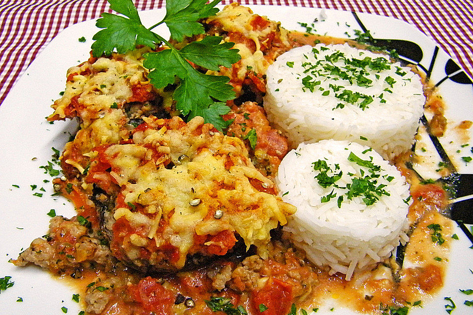 Gefüllte Champignons in Tomaten-Sahne