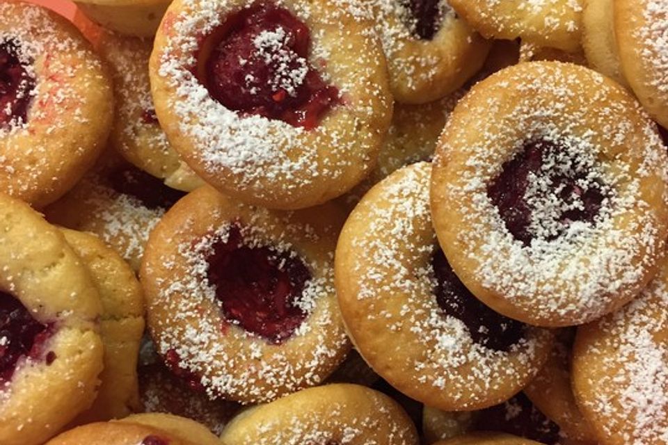 Himbeermuffins mit saurer Sahne Himbeermuffins mit saurer Sahne