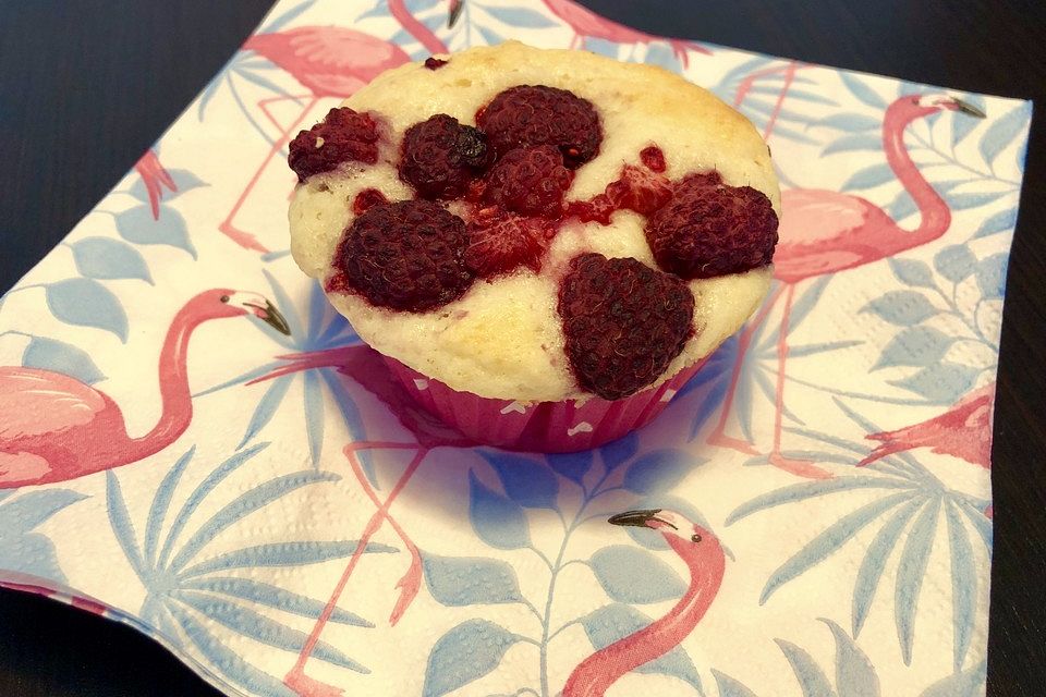 Himbeermuffins mit saurer Sahne Himbeermuffins mit saurer Sahne
