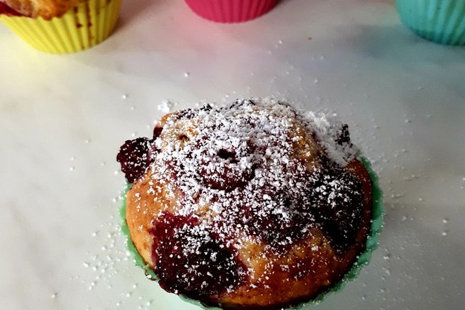 Himbeermuffins mit saurer Sahne Himbeermuffins mit saurer Sahne