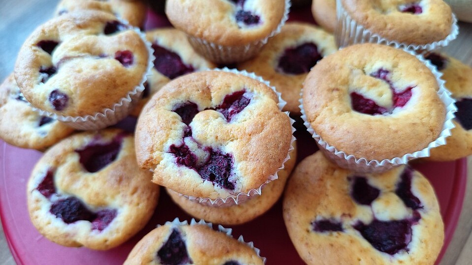 Himbeermuffins mit saurer Sahne Himbeermuffins mit saurer Sahne