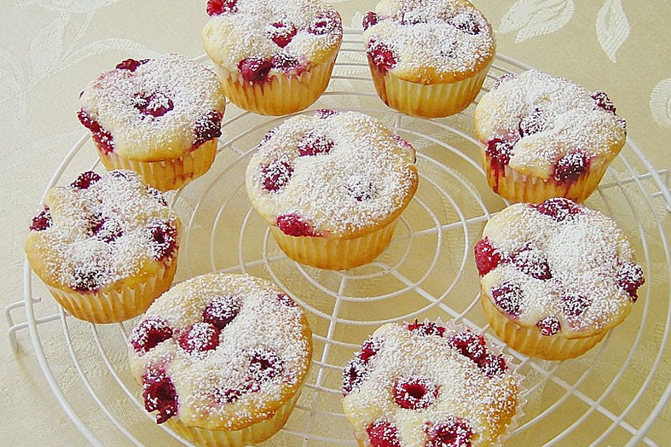 Himbeermuffins mit saurer Sahne Himbeermuffins mit saurer Sahne