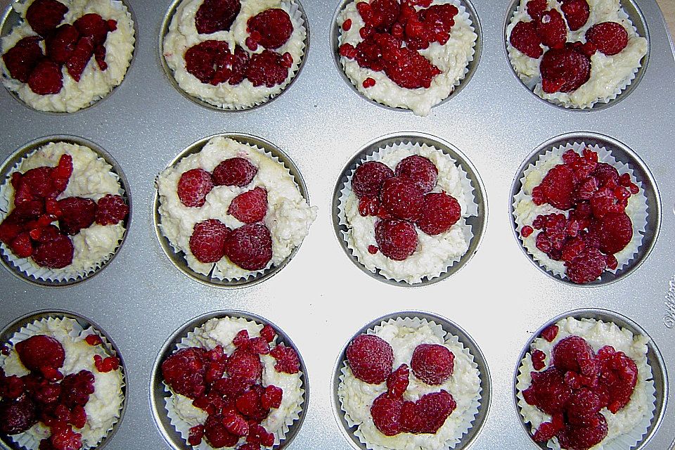 Himbeermuffins mit saurer Sahne Himbeermuffins mit saurer Sahne