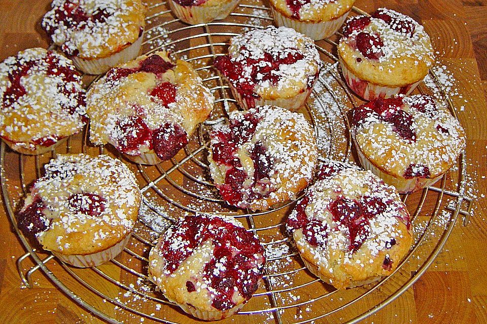 Himbeermuffins mit saurer Sahne Himbeermuffins mit saurer Sahne