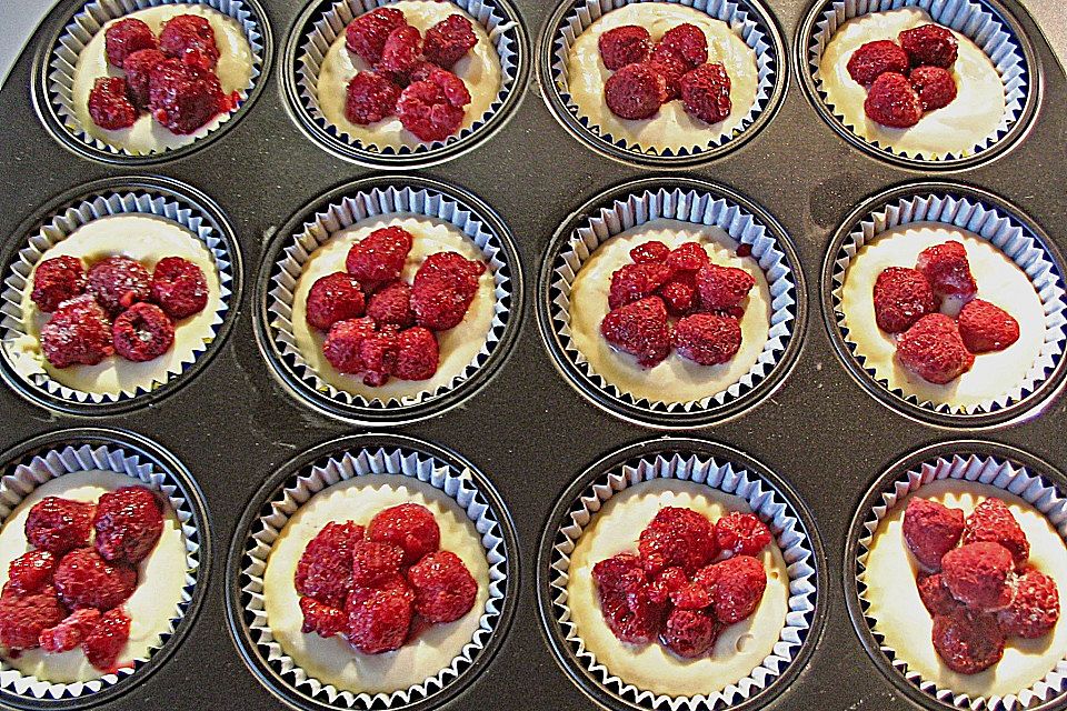 Himbeermuffins mit saurer Sahne Himbeermuffins mit saurer Sahne