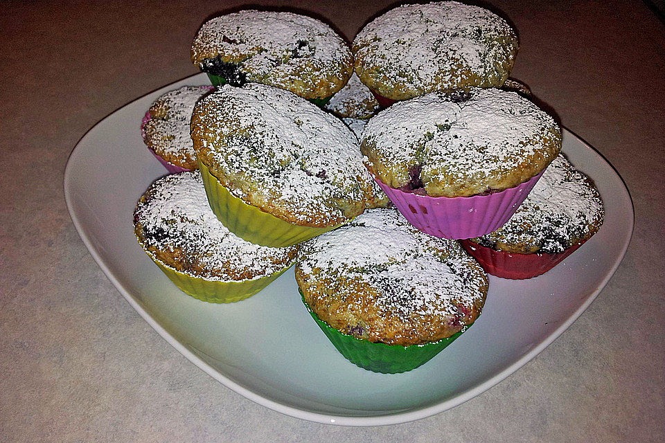Himbeermuffins mit saurer Sahne Himbeermuffins mit saurer Sahne